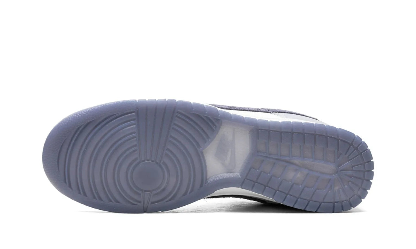 Nike Dunk Low Light Carbon