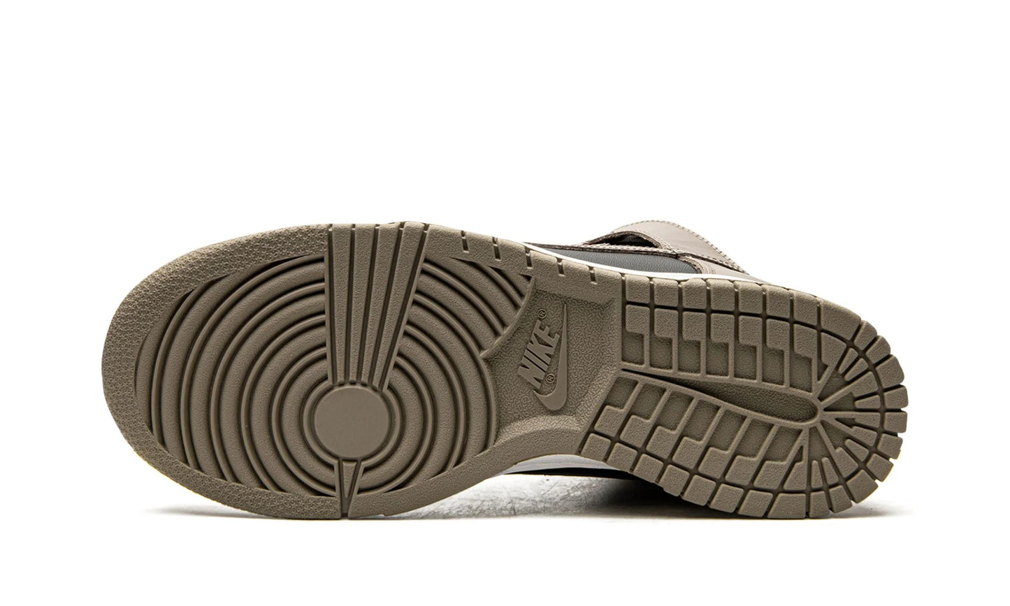 Nike Dunk High Moon Fossil (W)