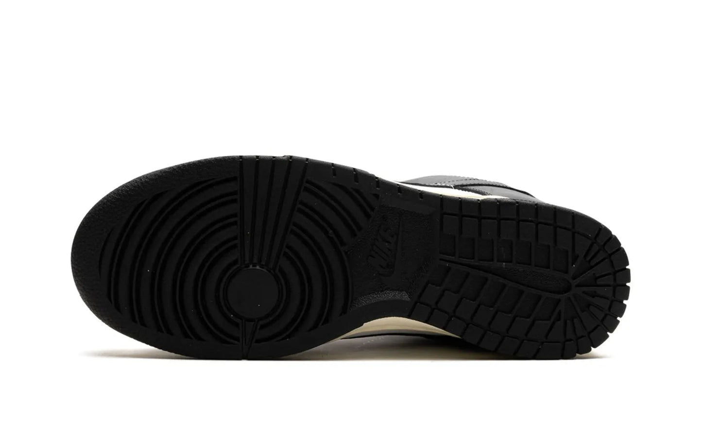 Nike Dunk Low Vintage Panda (W)