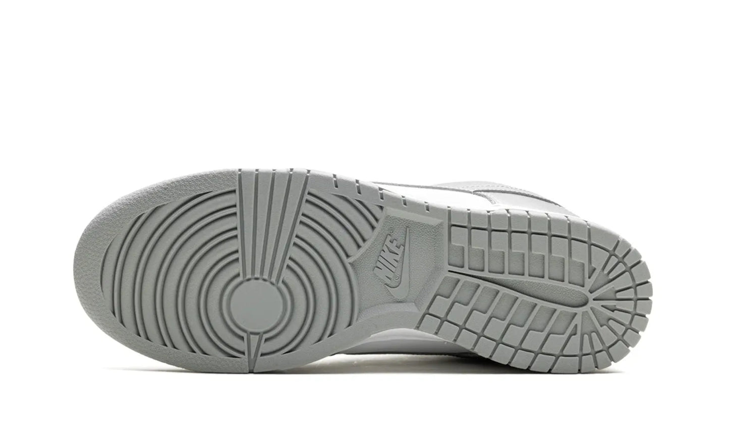 Nike Dunk Low Metallic Silver (W)