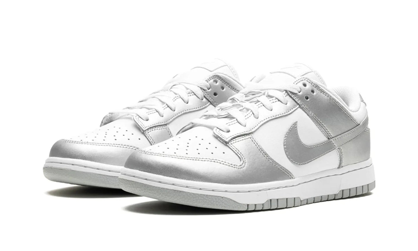 Nike Dunk Low Metallic Silver (W)