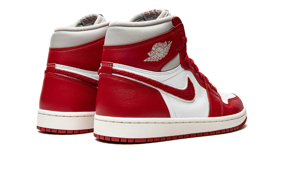 Air Jordan 1 High Varsity Red (W)