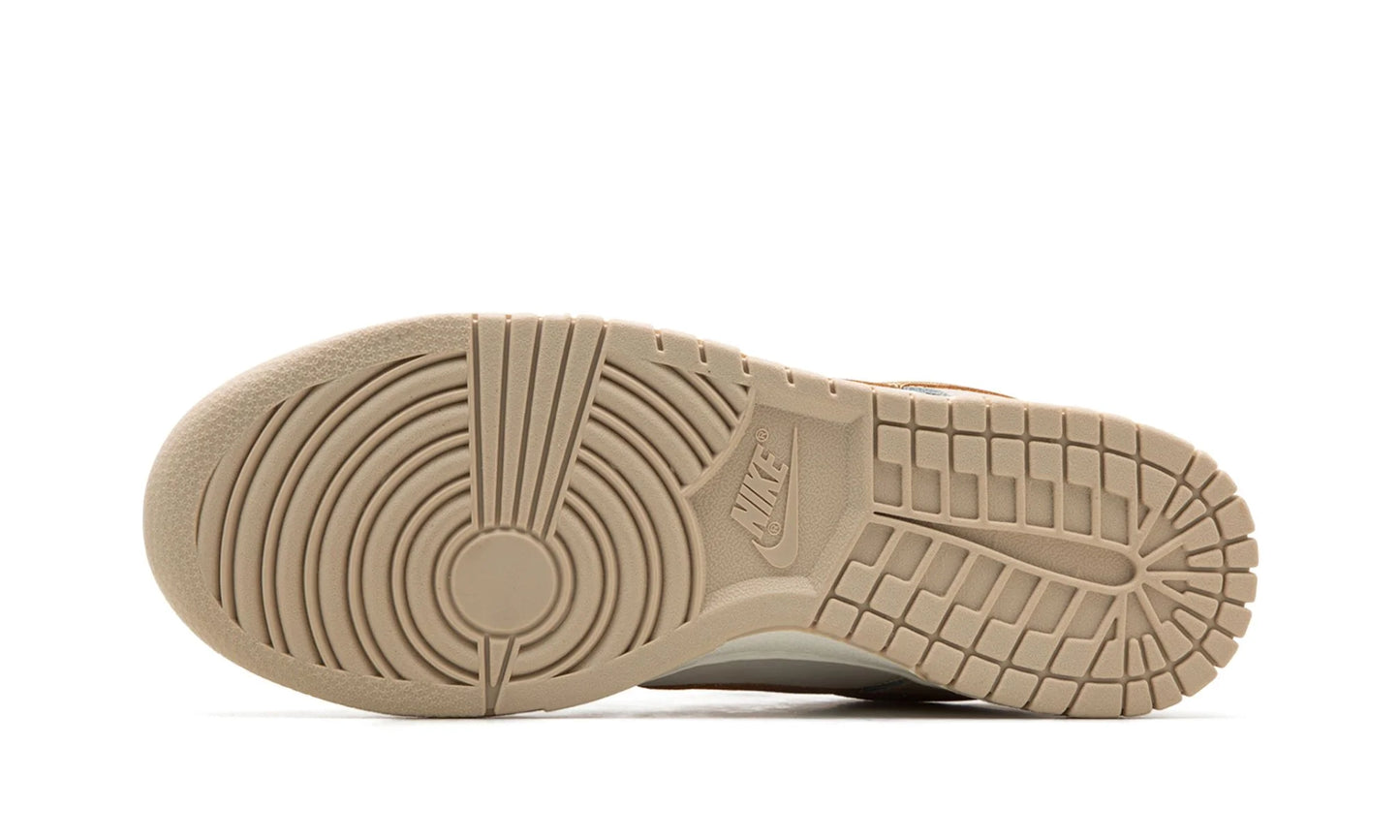 Nike Dunk Low Phantom Metallic Gold (W)