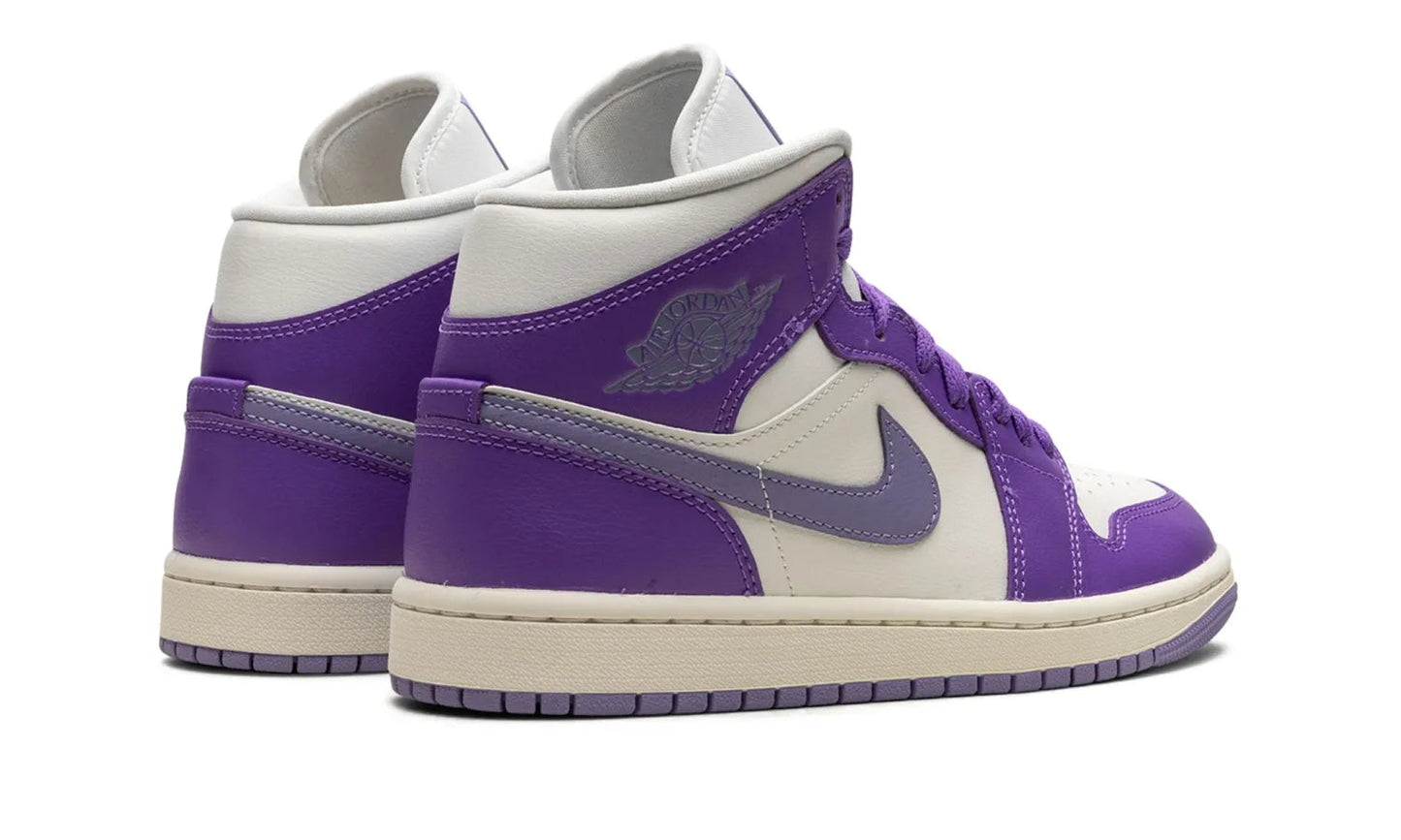Air Jordan 1 Mid Action Grape (W)