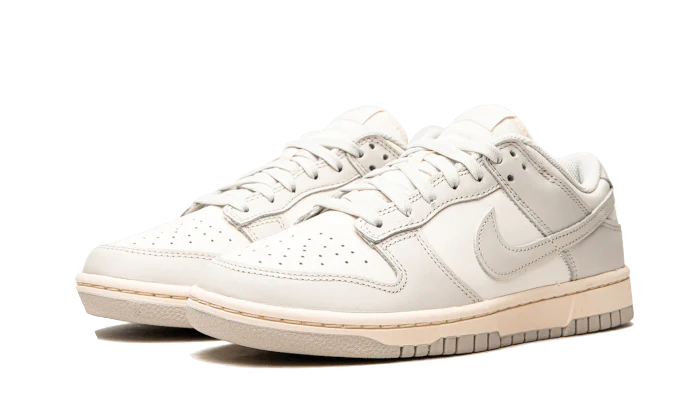 Nike Dunk Low Light Bone (W)